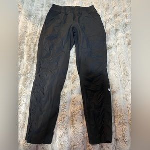 Lululemon black capri joggers